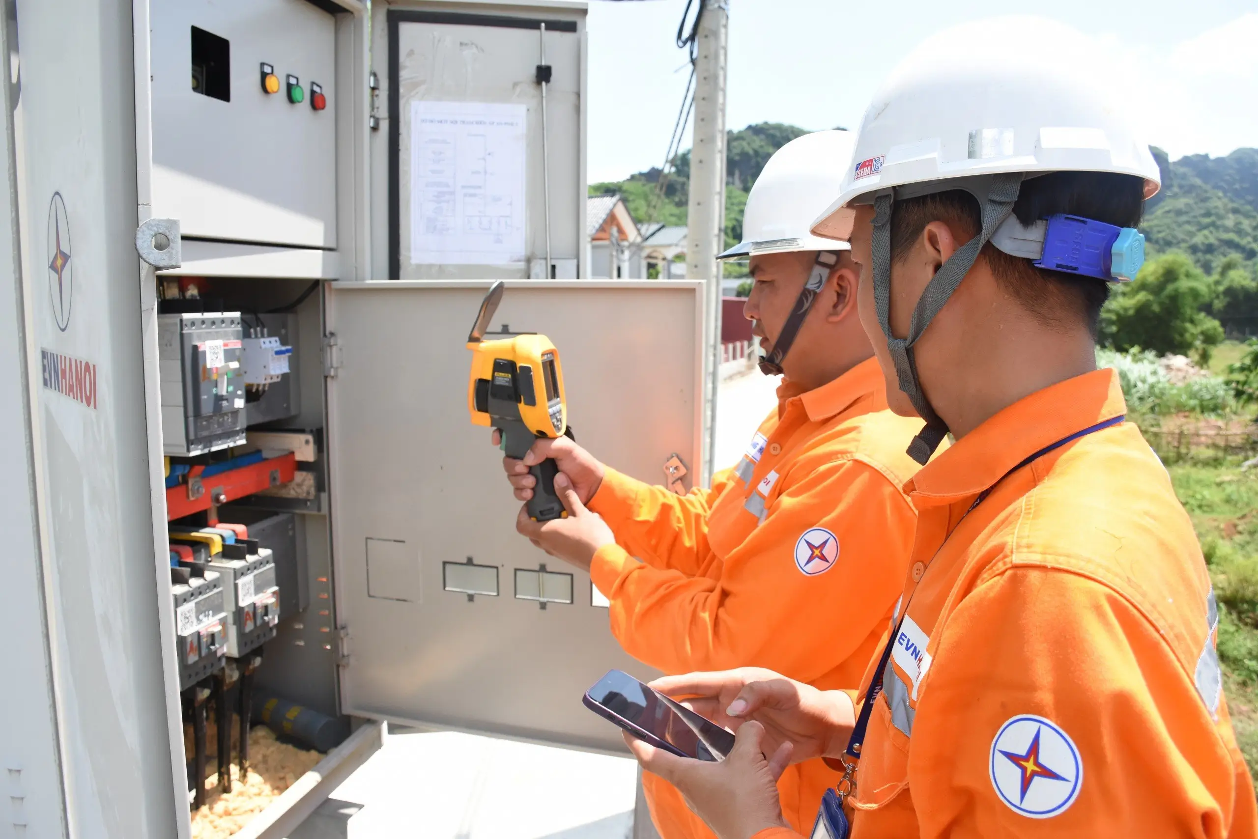 An Toàn Điện Mùa Hè: Cẩm Nang Bảo Vệ Gia Đình Và Tối Ưu Chi Phí Điện Năng